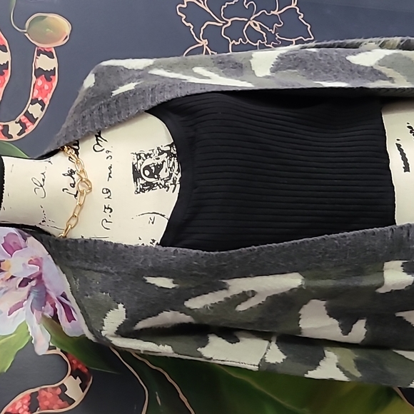 ☆Universal Thread Cardigan☆ - Picture 2 of 5